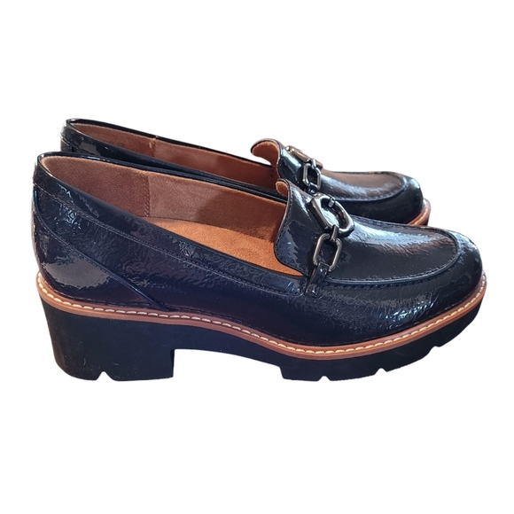 NEW Naturalizer Adiline Bit Loafer in navy patent leather - 8.5.         J35 - Picture 3 of 7